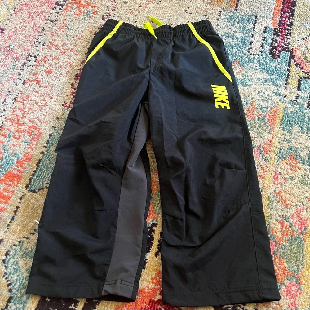Nike kids windbreaker pants size M